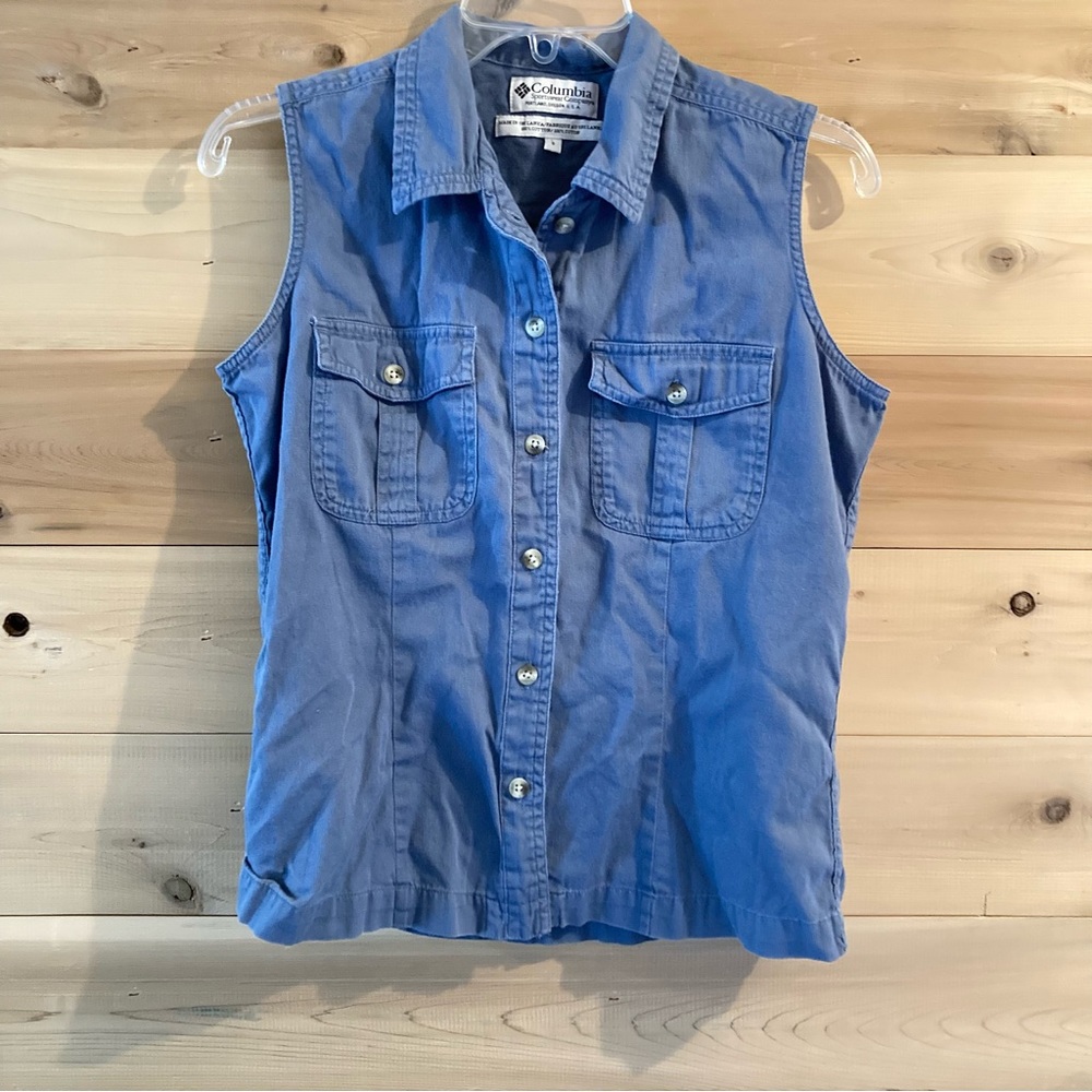Columbia soft blue sleeveless button down top